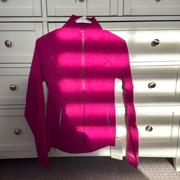 Lululemon windbreaker - Picture 1 of 4